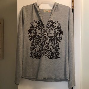 Woman’s long sleeve v neck tee